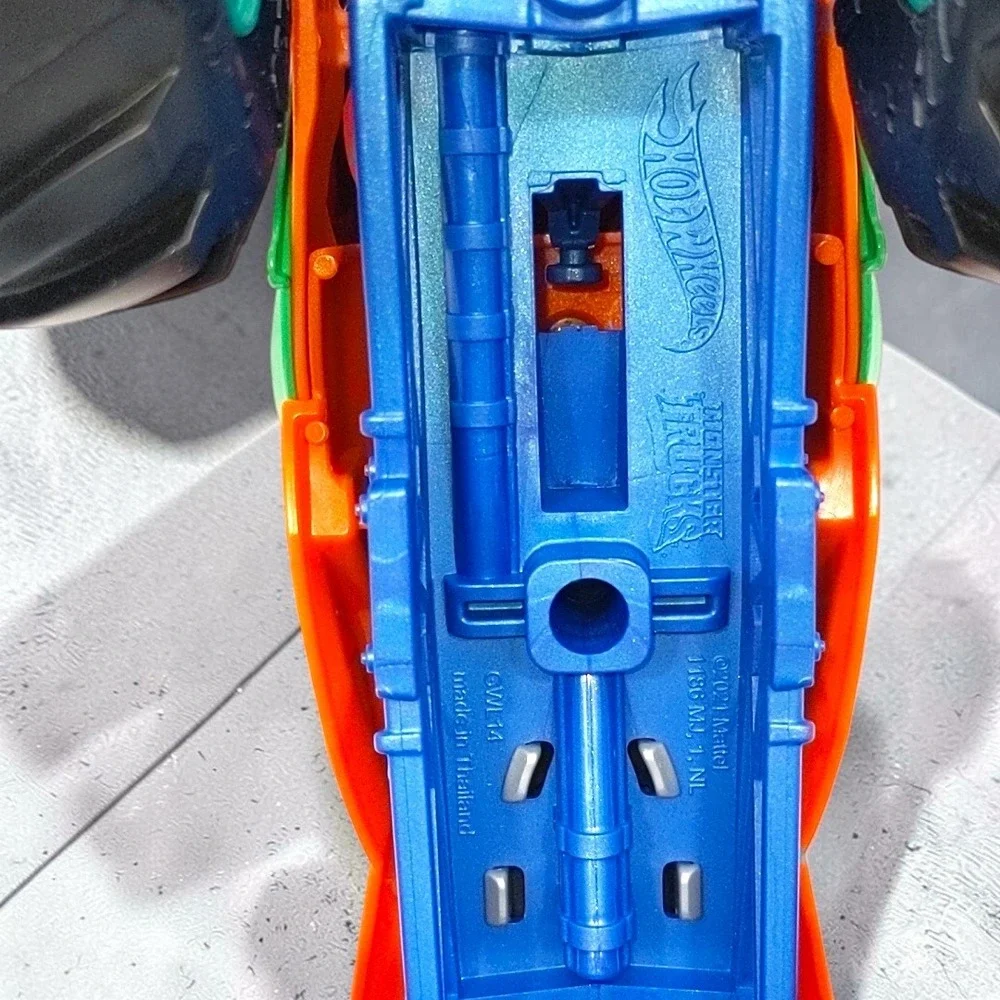 Hot Wheels Large Monster Truck Piran-Ahhh 1:24 Scale Green Orange Diecast 2021